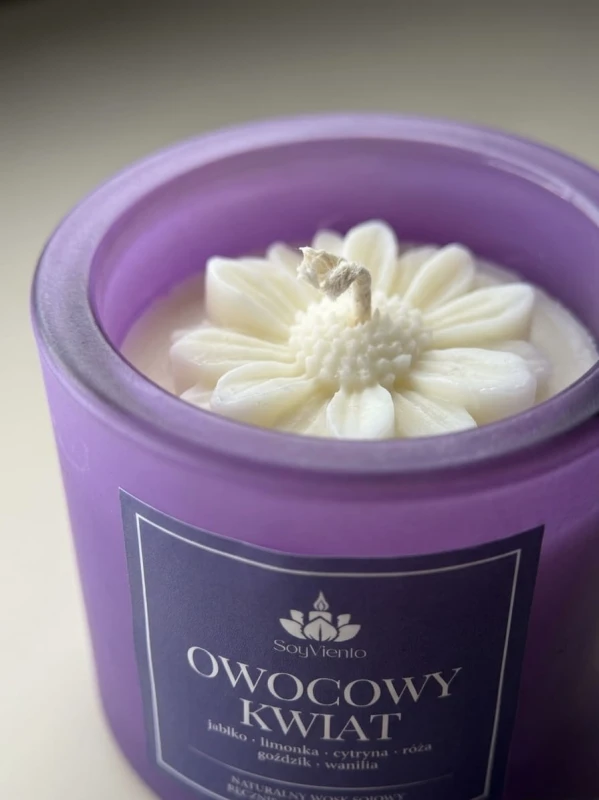SoyViento świeca sojowa zapach owocowy kwiat w grubym pastelowym fioletowym matowym szkle 190 g