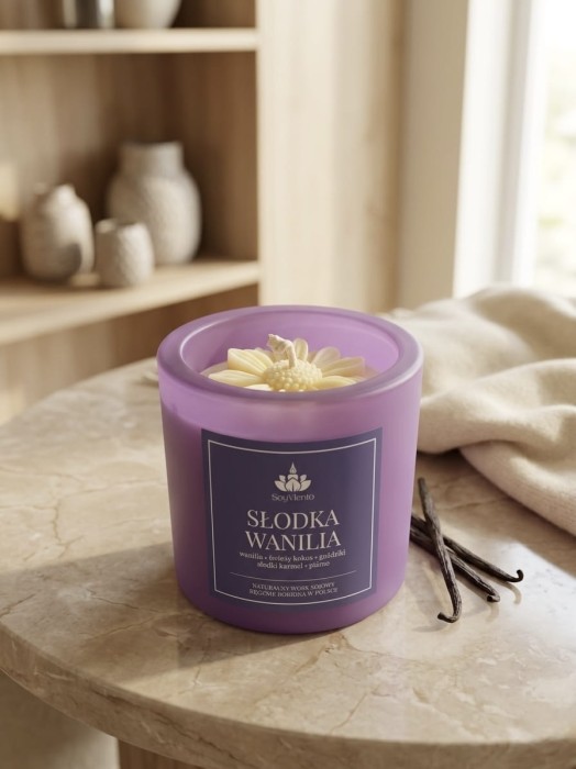 SoyViento świeca sojowa zapach słodka wanilia w grubym pastelowym fioletowym matowym szkle 190 g
