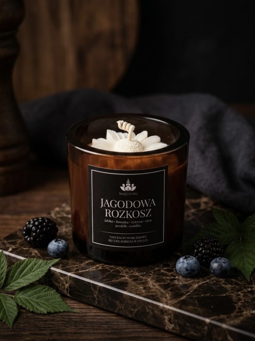 SoyViento świeca sojowa zapach jagodowa rozkosz w grubym brązowym błyszczącym szkle 190 g